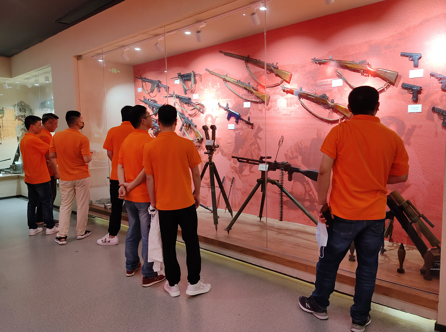 公司黨支部組織全體黨員和積極分子參加主題教育活動(dòng)