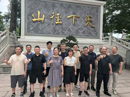 汗水澆灌同心路，徑山之巔啟新程